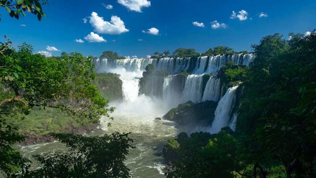 Argentine side of Iguazú Falls (Parque Nacional Iguazú) from the lower trail. Viewing from left to right: Salto San Martin, Salto Mbiguá, Salto Bernabé Méndez, Salto Adan y Eva, and Salto Bossetti.